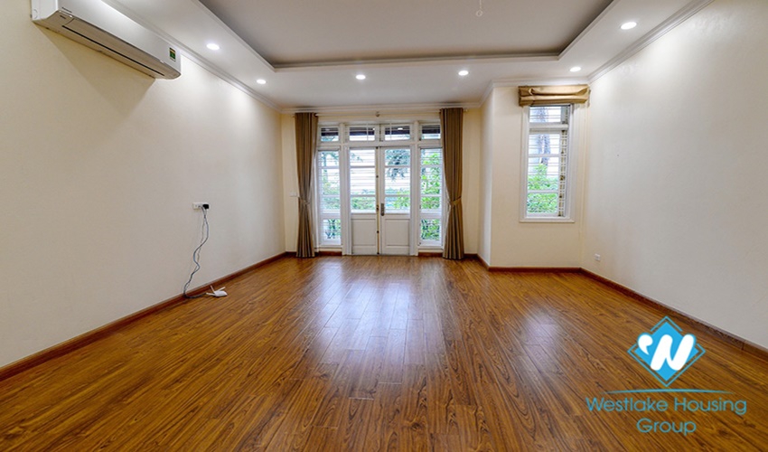 Newly renovated 5 bedroom villa for rent near UNIS school 